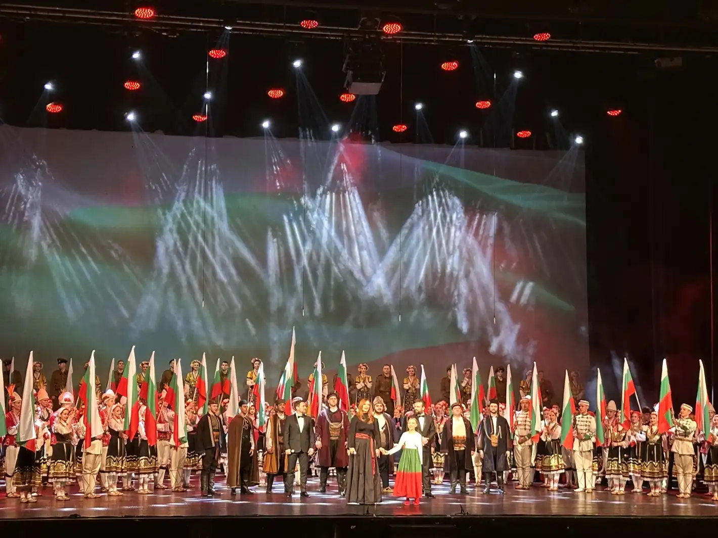 Певицата Лия трогна България и разтърси с признания пред БЛИЦ