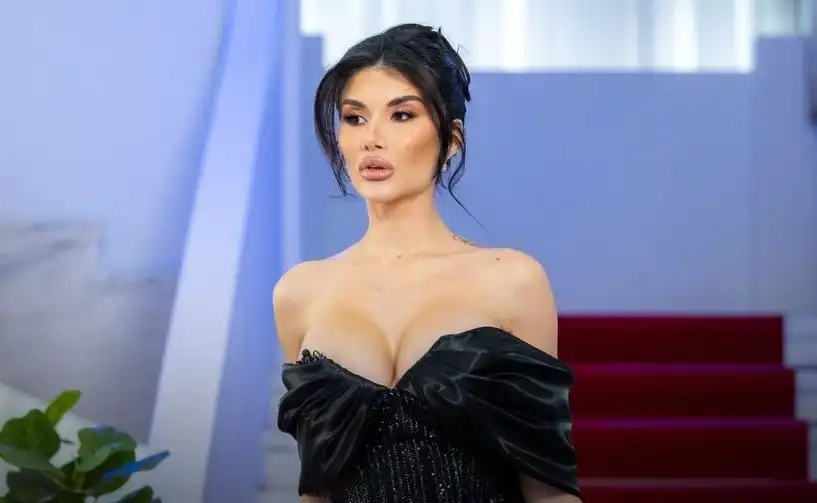 Пламена от "Ергенът" показа как е изглеждала преди корекциите Снимка
