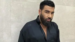 Азис три седмици след операцията: Гордо нося тези гърди! Снимки