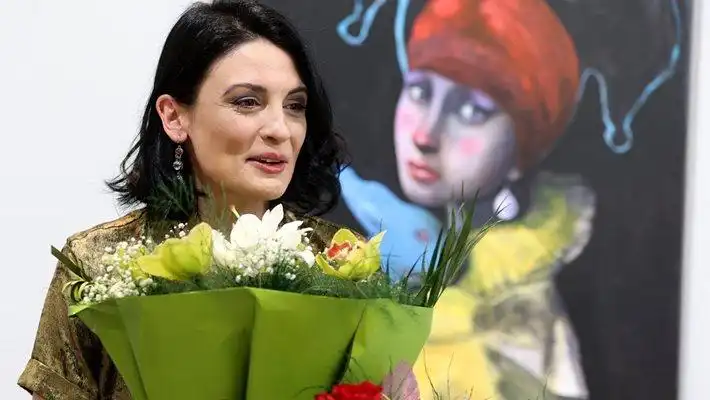 Двете любими жени на Калин Терзийски се прегърнаха на изложба Снимки