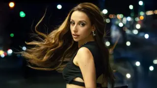 Михаела Маринова събра всички погледи с дръзко облекло Снимка