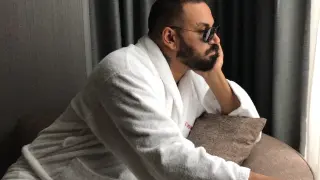 Азис шашна всички с признанието какво го буди сутрин