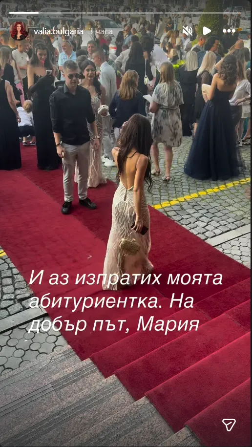 Холивудски блясък за бала на щерката на Валя! Докараха я с бяло "Порше" в "Тримонциум"