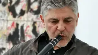 Теодосий Спасов свирил на погребението на майка си