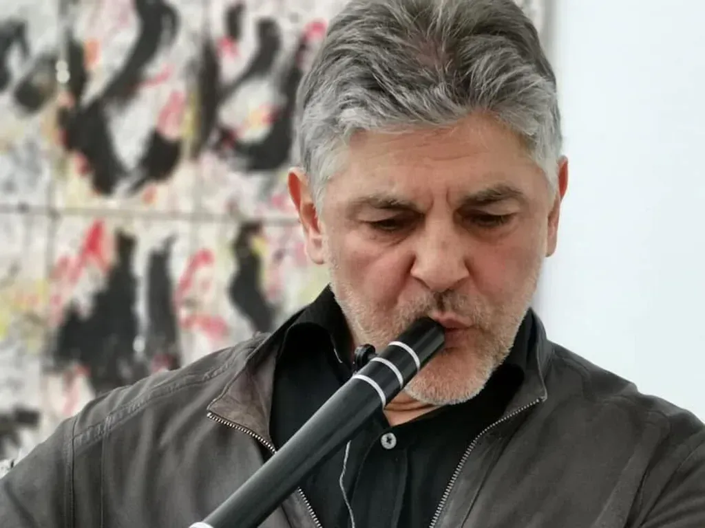 Теодосий Спасов свирил на погребението на майка си