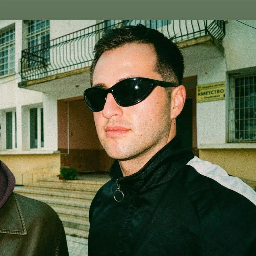 Гаджето на Алекс Сърчаджиева се оказа 30-годишен актьор