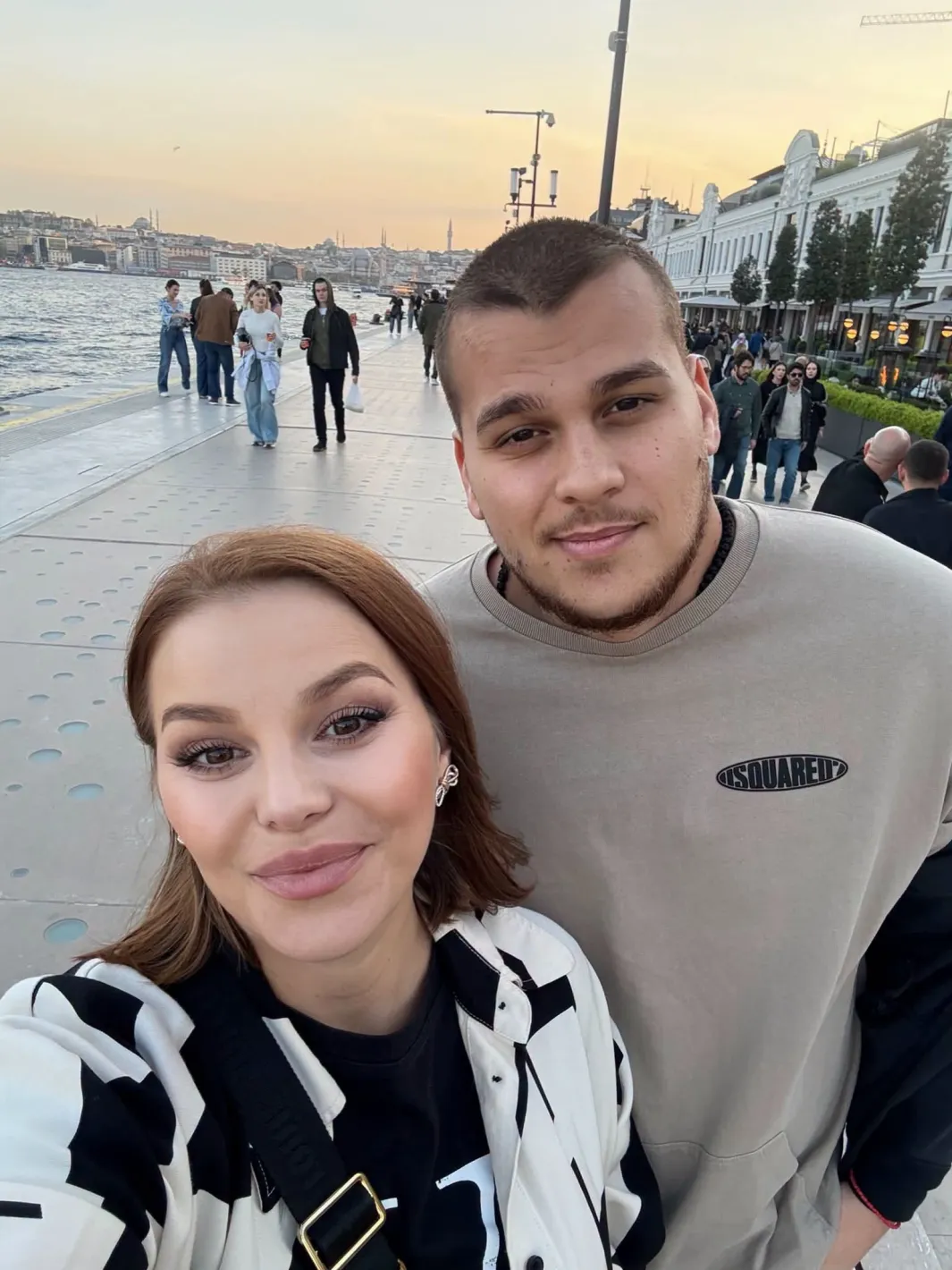 Деси Слава с емоционално послание към сина си Майки