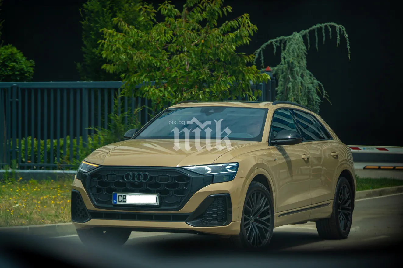 Ралица Паскалева се появи с луксозно златно Audi Q8 S line