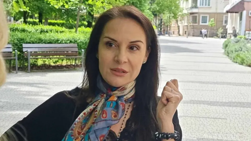 Гергана Стоянова след убийството в Пловдив: Без социални мрежи до 16 г. и телефони в училище!