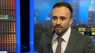 Флирт още в първия епизод: Павел Владимиров се прехласна по красавица в "Сделка или не"